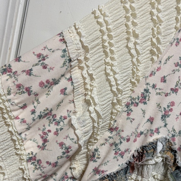 POL Cream Floral Ruffle Cropped Sweatshirt with Pink & Green Print - Picture 4 of 9